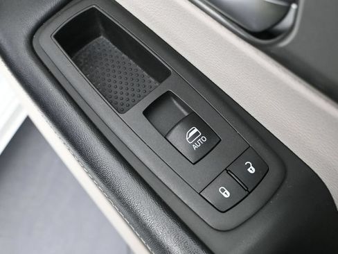 Used 2022 Chrysler Pacifica Touring-L FWD image 47