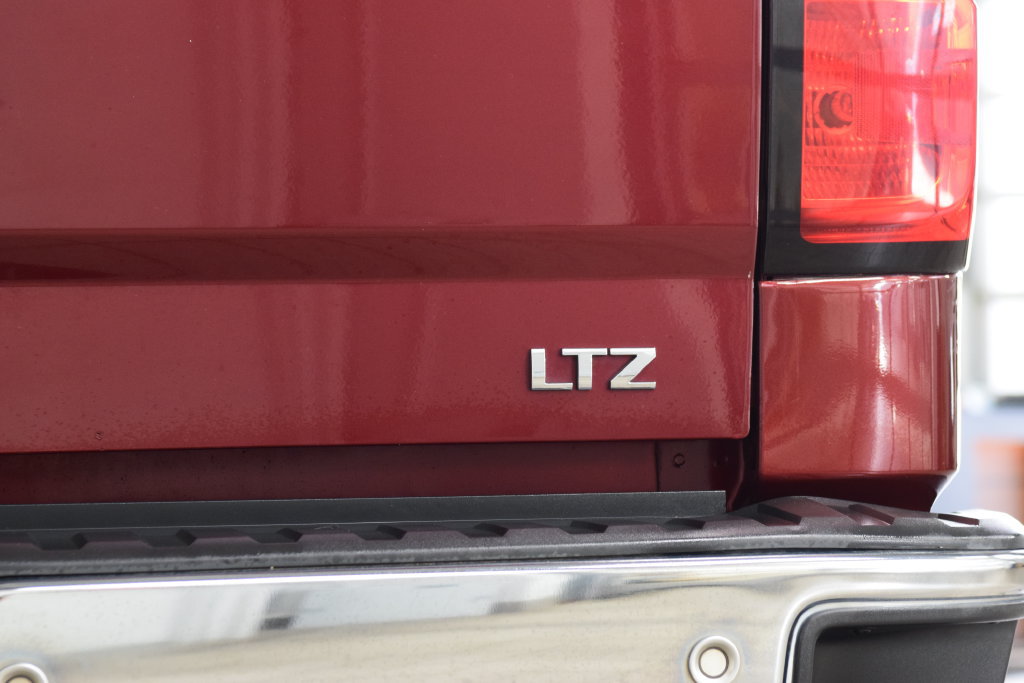 Used 2015 Chevrolet Silverado 1500 LTZ w/ LTZ Plus Package AWD/4WD image 21