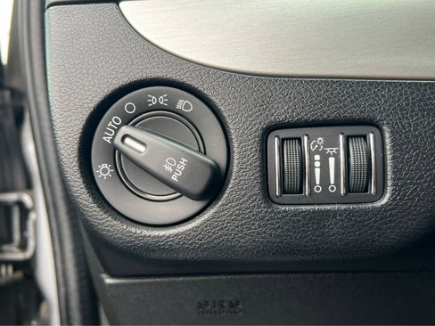 Used 2017 Dodge Grand Caravan GT image 32