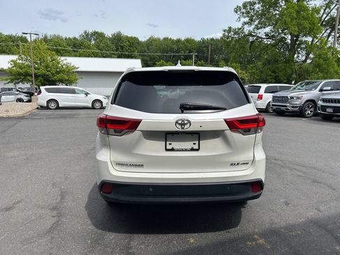 Used 2018 Toyota Highlander XLE AWD/4WD image 5