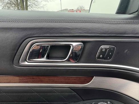 Used 2018 Ford Explorer Platinum image 16