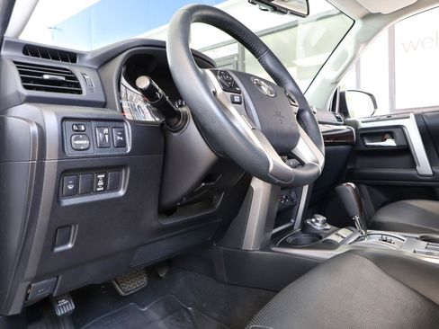 Used 2018 Toyota 4Runner Limited AWD/4WD image 39