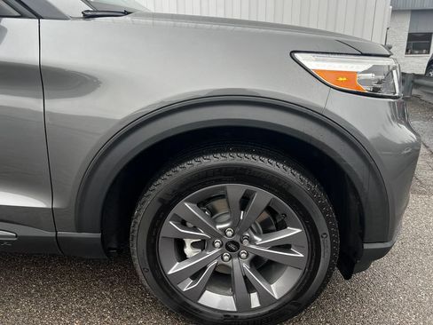 Used 2023 Ford Explorer XLT w/ Equipment Group 202A AWD/4WD image 2