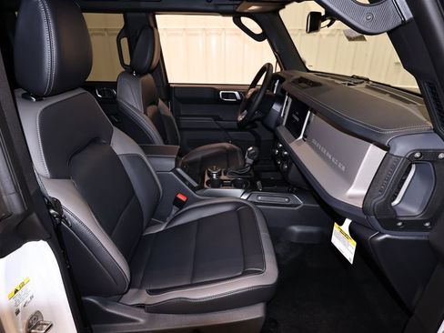 New 2026 Ford Bronco Outer Banks w/ Black Appearance Package AWD/4WD image 15