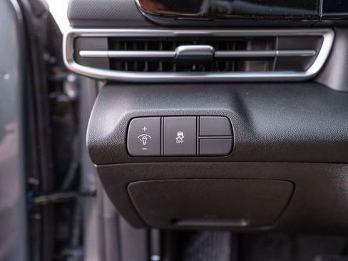 New 2025 Hyundai Elantra Limited image 23