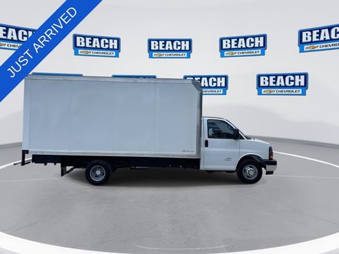 New 2026 Chevrolet Express 4500 w/ Power Convenience Package RWD image 9