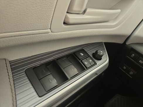 Used 2025 Toyota Sienna LE image 29