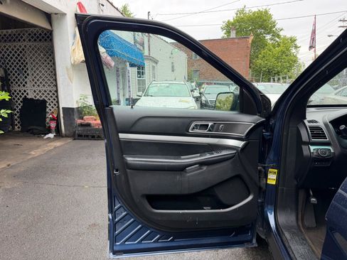 Used 2016 Ford Explorer XLT w/ Equipment Group 202A AWD/4WD image 22
