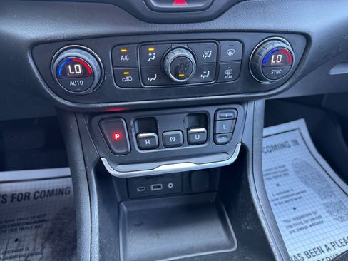 Used 2018 GMC Terrain SLT w/ Preferred Package FWD image 41
