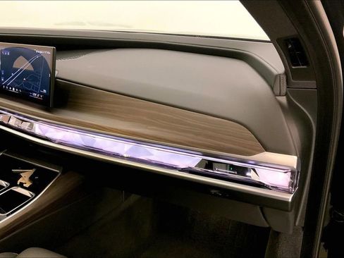 Certified 2023 BMW i7 xDrive60 w/ Executive Package 2 AWD/4WD image 23