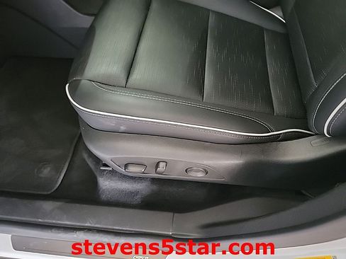 Used 2025 Buick Enclave Sport Touring AWD/4WD image 13
