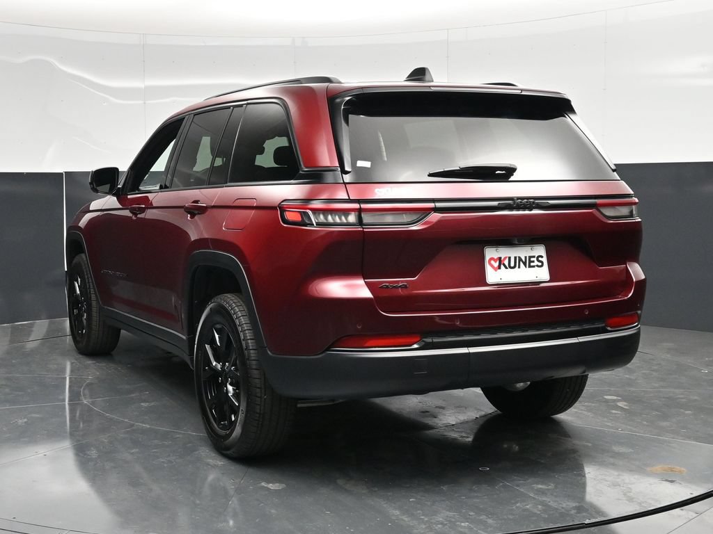 Used 2025 Jeep Grand Cherokee Altitude AWD/4WD image 11
