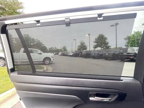 Used 2025 Toyota Highlander XLE AWD/4WD image 14