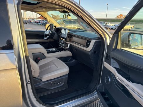 Used 2024 Ford Expedition Max Limited image 16