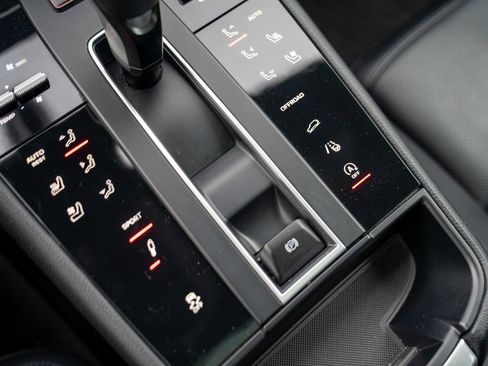 Used 2022 Porsche Macan S image 19