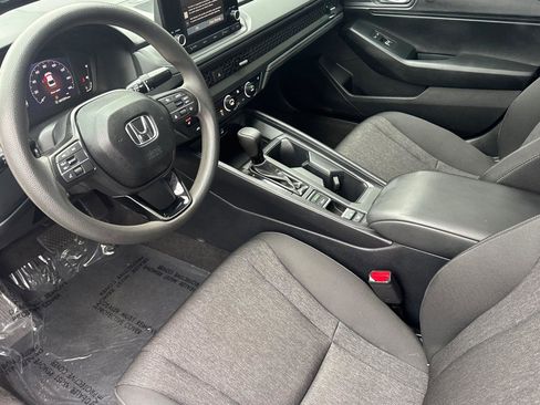 Certified 2025 Honda Accord SE image 4