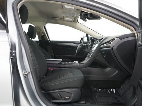 Used 2020 Ford Fusion SE image 10