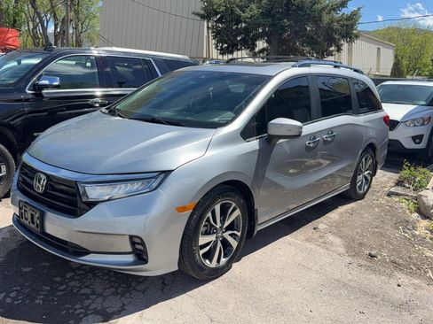 Used 2022 Honda Odyssey Touring image 2