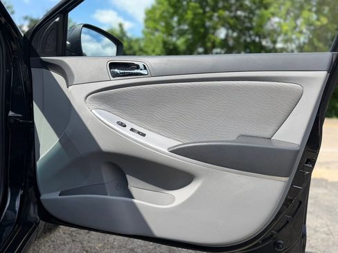 Used 2013 Hyundai Accent GLS w/ Premium Pkg FWD image 19