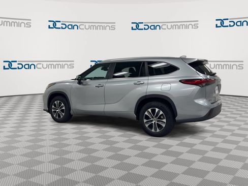 Used 2023 Toyota Highlander XLE FWD image 6