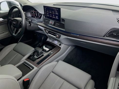 Used 2021 Audi Q5 Prestige w/ Prestige Package image 30