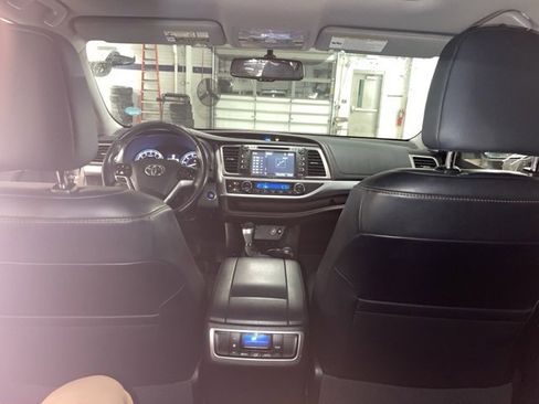 Used 2015 Toyota Highlander XLE image 19