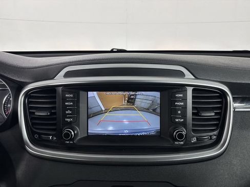 Used 2020 Kia Sorento LX AWD/4WD image 8