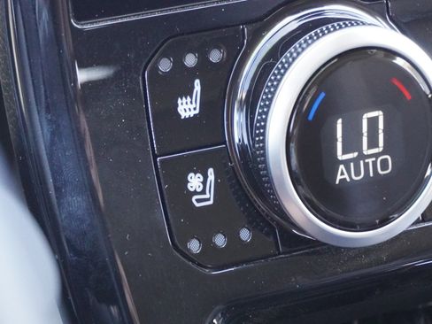 Used 2024 Toyota Highlander Platinum AWD/4WD image 30