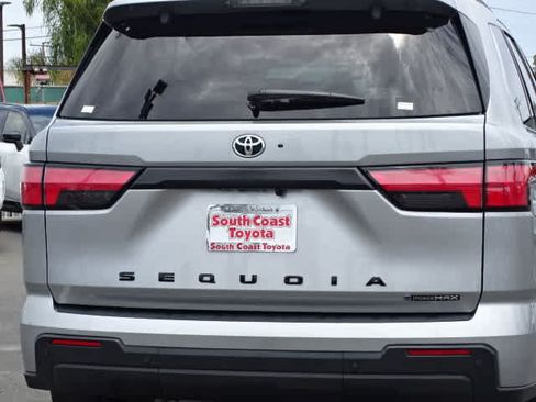 Used 2025 Toyota Sequoia SR5 AWD/4WD image 15