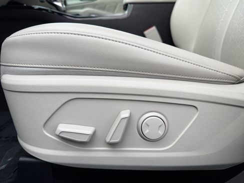 Certified 2023 Kia Sorento SX image 10