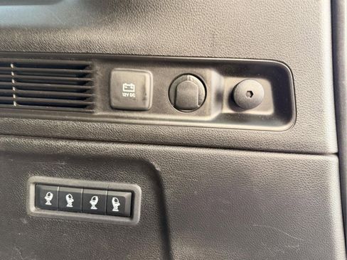 Used 2025 Jeep Wagoneer L 4WD image 9