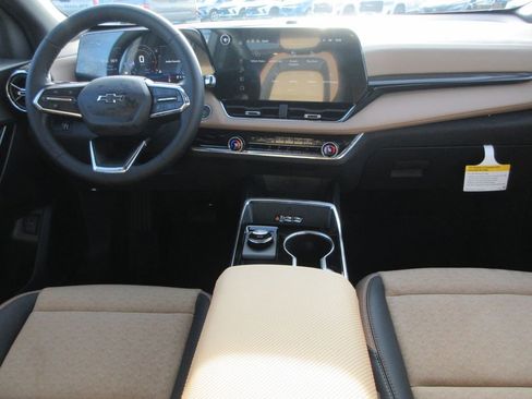 New 2026 Chevrolet Equinox ACTIV w/ Convenience Package III image 16