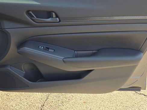 Used 2025 Nissan Altima 2.5 S FWD image 5