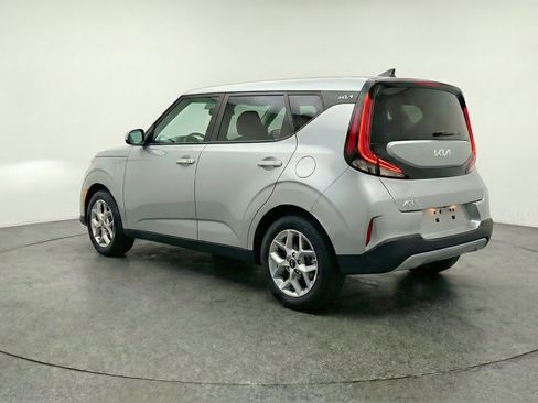 Used 2025 Kia Soul LX w/ LX Technology Package FWD image 6