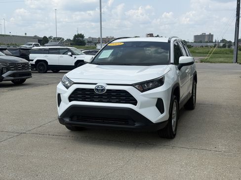 Used 2021 Toyota RAV4 LE AWD/4WD image 18