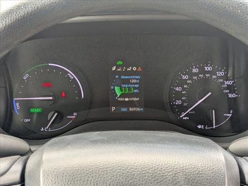 Used 2022 Toyota Sienna LE image 3