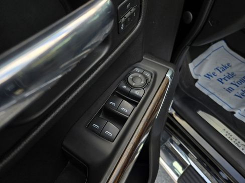 Used 2019 Chevrolet Silverado 1500 High Country w/ Technology Package image 11