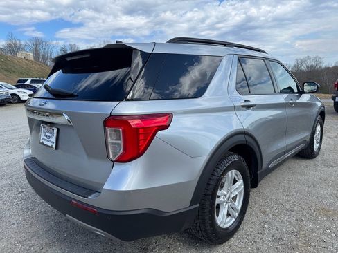 Used 2024 Ford Explorer XLT w/ Equipment Group 202A image 9