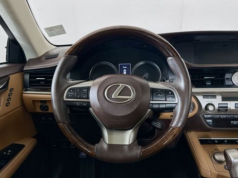 Used 2016 Lexus ES 350 w/ Luxury Package w/Wood Trim image 18