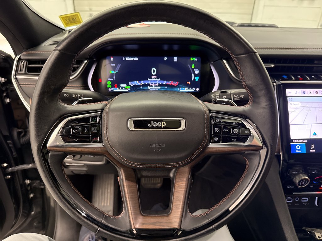 Used 2023 Jeep Grand Cherokee Summit AWD/4WD image 16