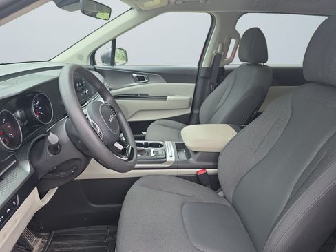 Used 2022 Kia Carnival LX FWD image 11