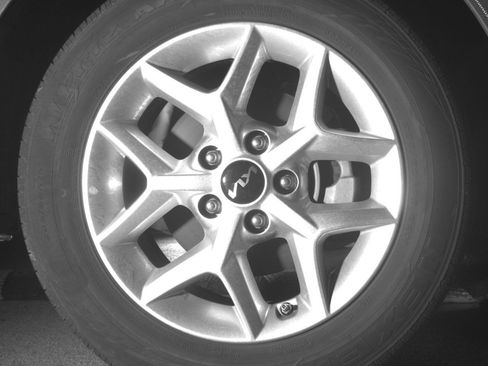 Used 2025 Kia Soul LX w/ LX Technology Package FWD image 13