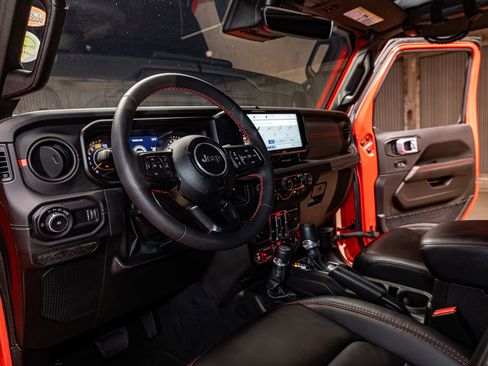 Used 2024 Jeep Wrangler Unlimited Rubicon image 13