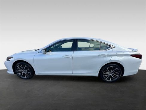 Used 2024 Lexus ES 300h image 3