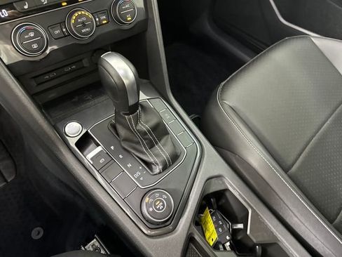 Used 2021 Volkswagen Tiguan SE w/ Panoramic Sunroof Package image 23