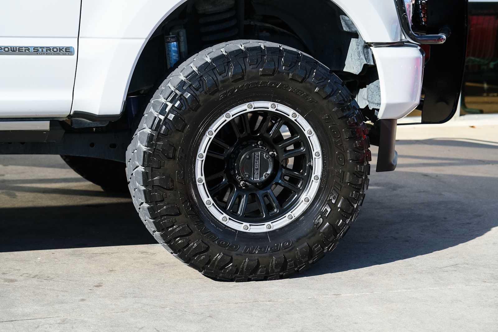 Used 2022 Ford F250 Platinum w/ FX4 Off-Road Package AWD/4WD image 10