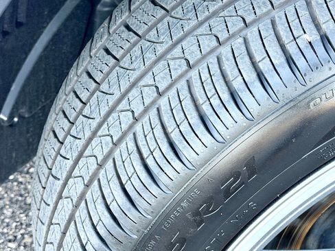 Used 2025 Mercedes-Benz GLS 450 4MATIC image 16