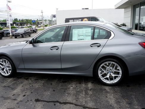 New 2026 BMW 330i xDrive Sedan w/ Convenience Package AWD/4WD image 9