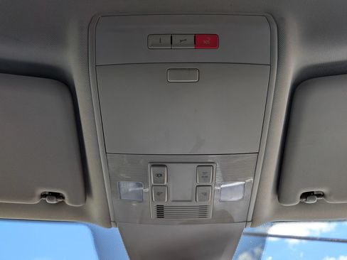Used 2018 Volkswagen Atlas SE FWD image 26
