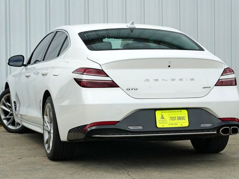 Used 2022 Genesis G70 2.0T image 5